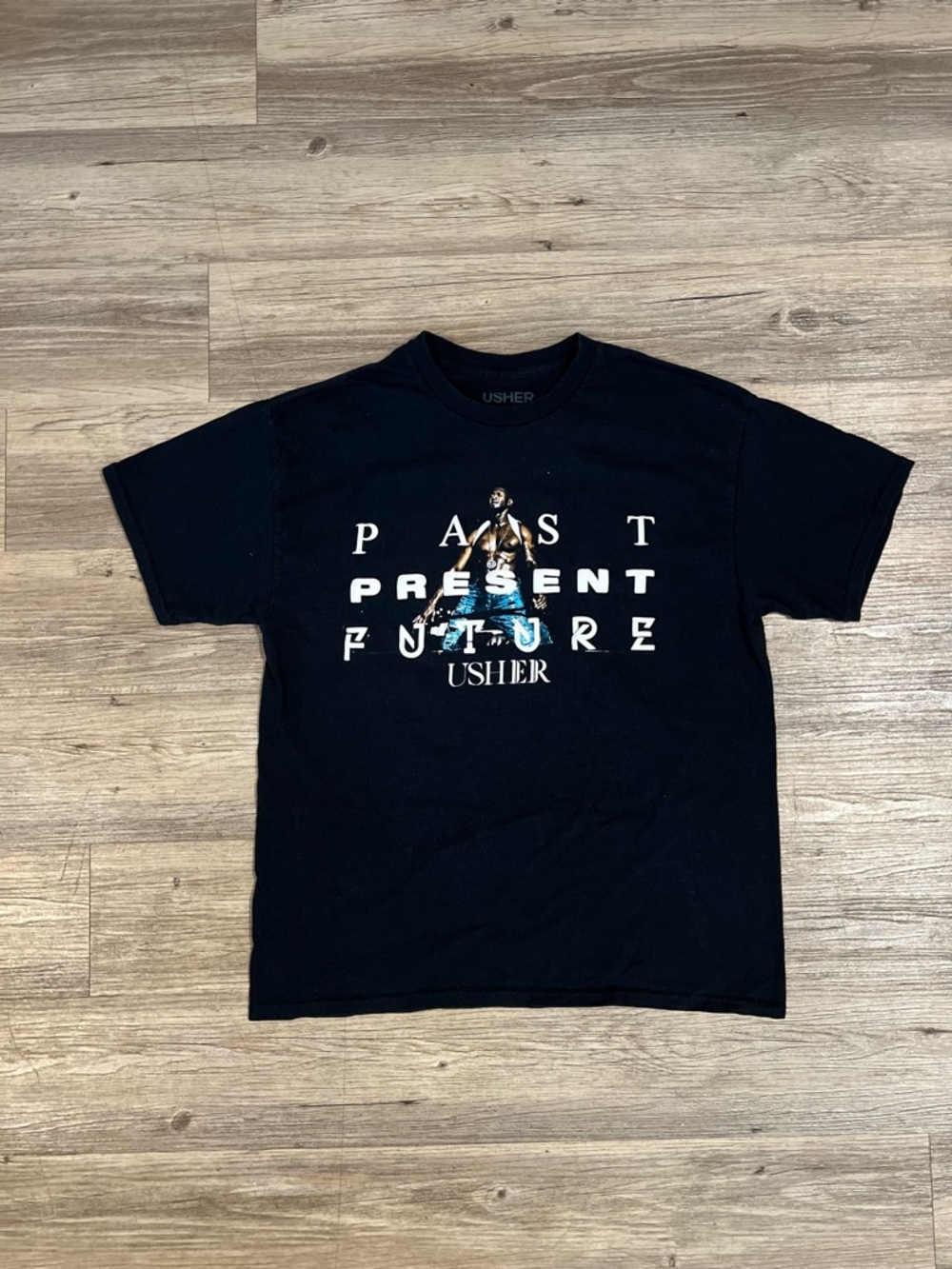 USHER PAST PRESENT FUTURE PHOTO DATE BACK T-SHIRT LARGE